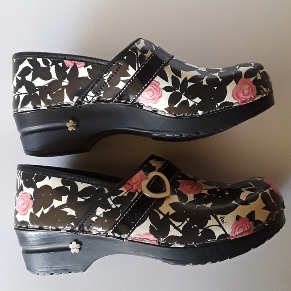 koi sanita nursing shoes